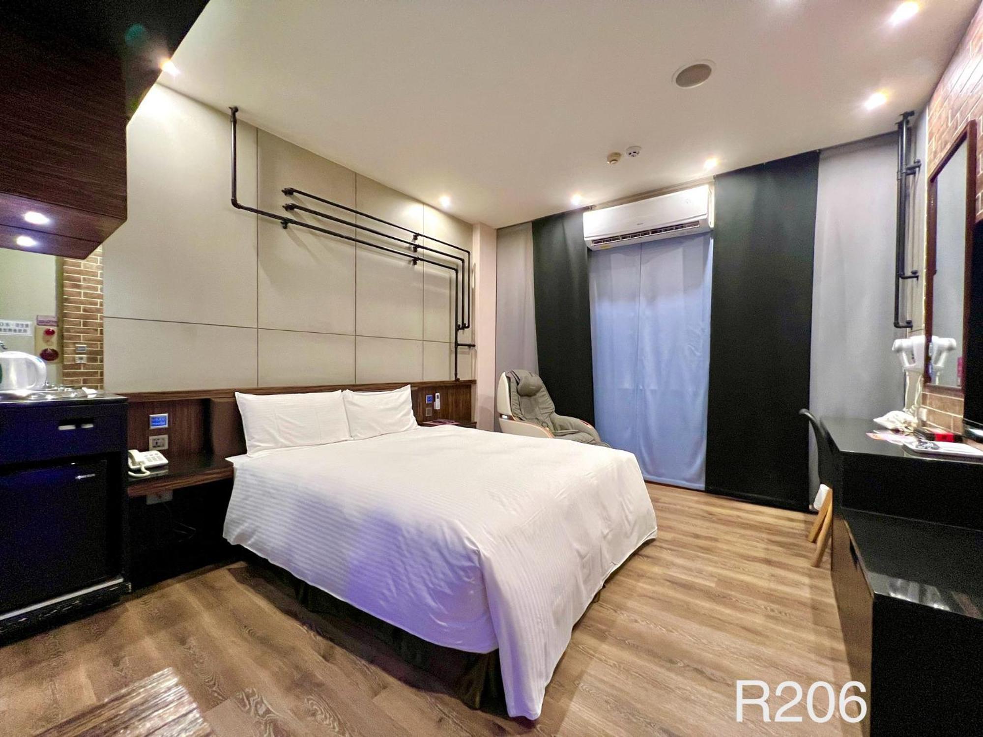 Catwalk Motel -Tainan Zewnętrze zdjęcie